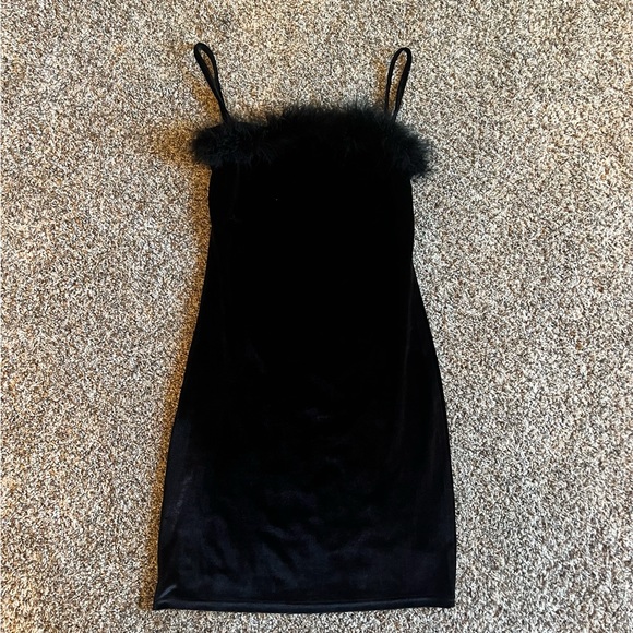 Lulus Dresses & Skirts - Velvet Mini Dress